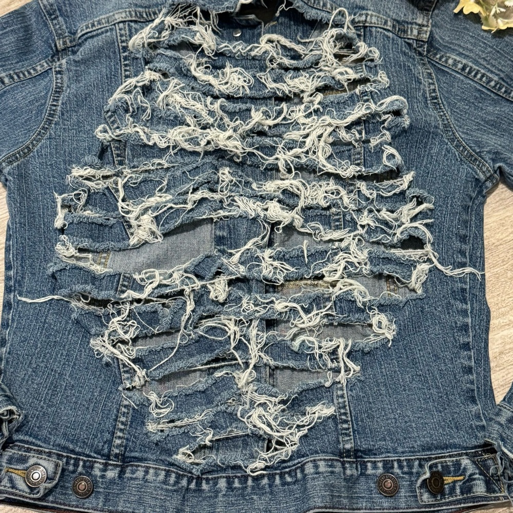 NEW Signature by Levi Stratus Heavy Distressed Rib Cage Denim Jacket Size Small - Picture 9 of 13